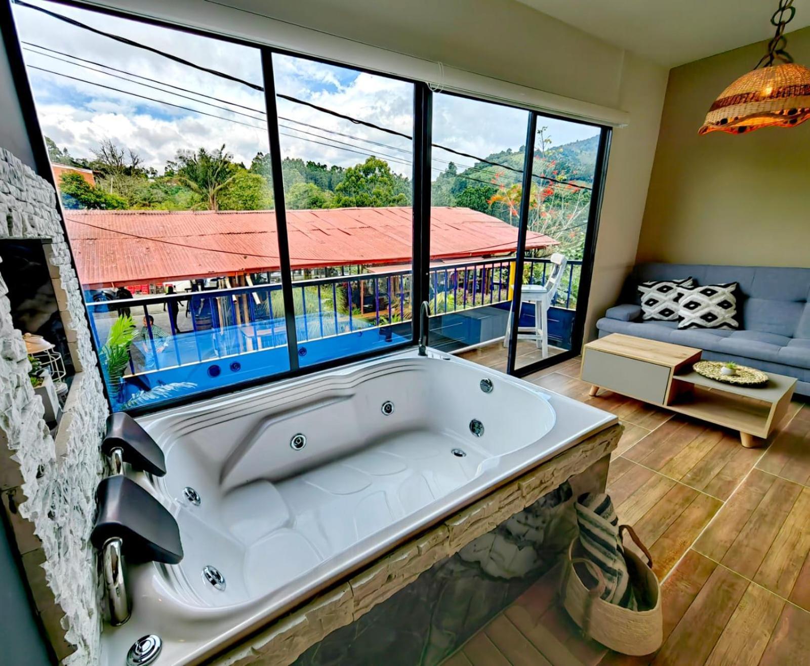 Habitacion Deluxe 2 Con Jacuzzi A 20 Mt Del Parque Salento Luaran gambar